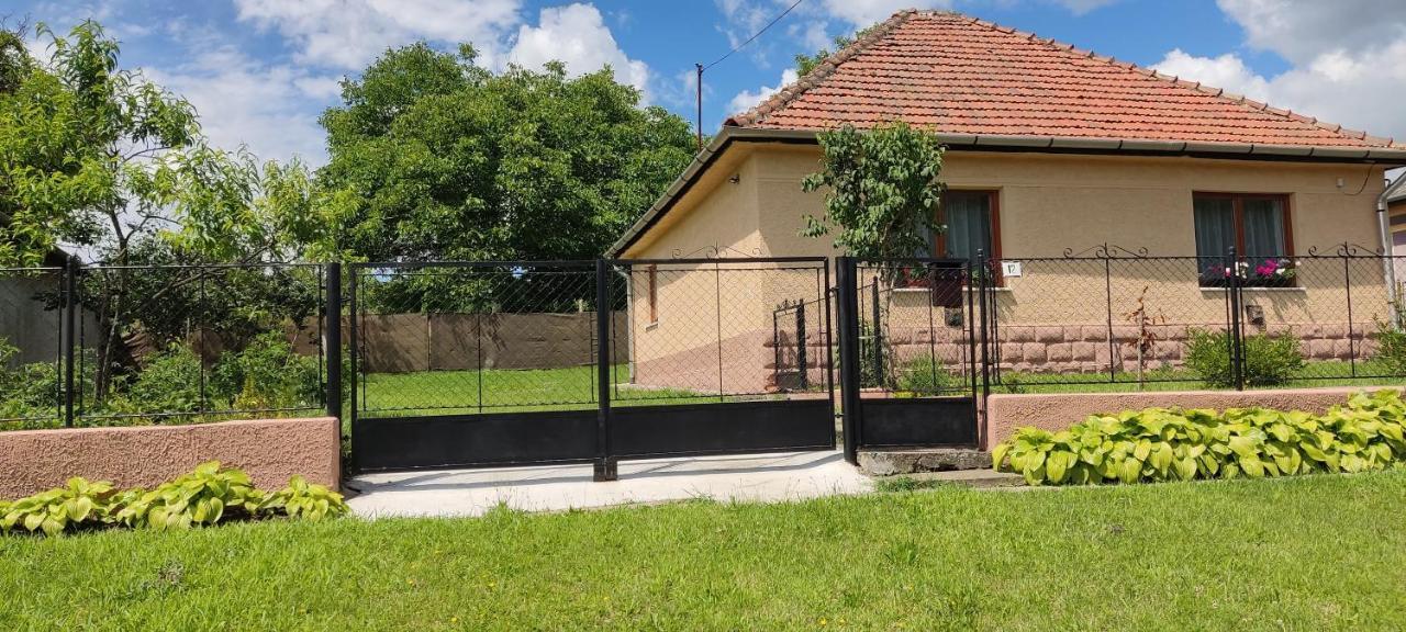 Andrea Vendeghaz Vila Egerszolat Exterior foto
